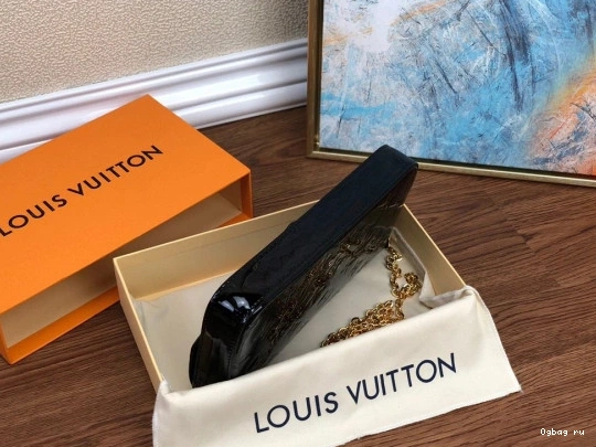 FÉLICIE POCHETTE VUITTON LOUIS 0824